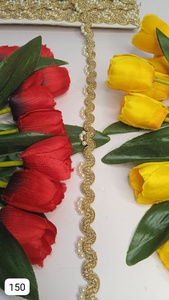 Perlas hechas a medida fijadas en cordones bordados de trabajo Zari en 1 pulgada de ancho para el embellecimiento de prendas y para fines de reventa. - Product Image 3