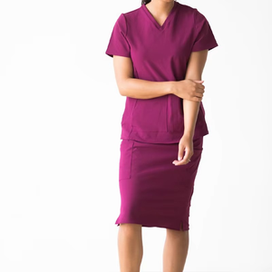 Ensemble haut et pantalon pour femmes nouveau style Ensembles d'uniformes de gommage Meilleurs ensembles d'infirmière personnalisés à manches courtes grande taille - Product Image 2