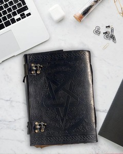 1000 pages grand Journal en cuir gaufré pentagramme noir - Product Image 2