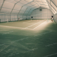 Tente gonflable extérieure de chapiteau de tennis Cadre en acier aluminium Couverture en tissu PVC Grande tente de sport pour salons professionnels Matériau de couverture PVDF