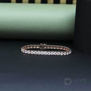 Pulsera de diamantes cultivados en laboratorio de diamantes de corte redondo en oro sólido de 14kt para cada regalo de cumpleaños - Product Image 1