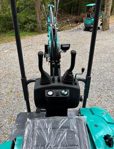 LIVRAISON GRATUITE EPA CE Approuvé CFG QK16R Tout Neuf Mini Excavatrice sur Chenilles de 2 Tonnes Moteur Diesel Briggs de 15cv Open ROPS Pouce Hydraulique - Product Image 4