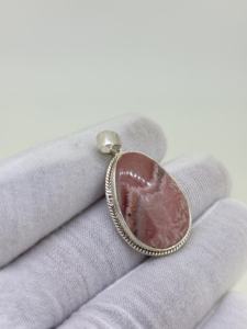 Pendentif en argent sterling 925 avec cabochon de rhodochrosite de 3 cm, serti en bélière, style ethnique, fabrication de bijoux pour femmes, vente en gros - Product Image 3