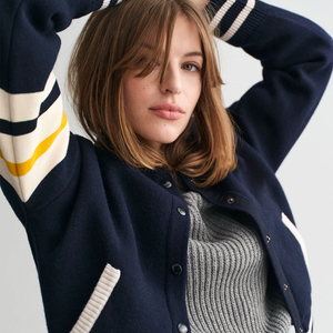 Chaqueta Universitaria de Béisbol Reversible Impermeable con Capucha Personalizada, Estilo Urbano con Cuello Alto - Product Image 5