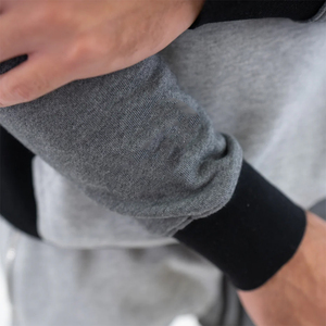 เสื้อฮู้ดผู้ชายผ้าฝ้ายสีขาวดำแขนยาวพิมพ์ลายสกรีน - Product Image 3