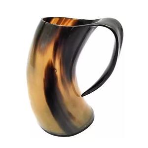 Taza de cuerno real con carácter resistente ideal para aquellos que aprecian las herramientas artesanales y la autenticidad de la era vikinga - Product Image 1