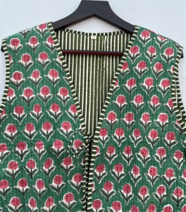 Veste matelassée en coton imprimé fleuri pour femmes faite à la main col en V avant ouvert cravate-sans manches courtes catégorie gilets pour femmes - Product Image 3
