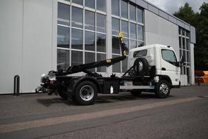 Camion de transport urbain d'occasion Mitsubishi Fuso Canter RHD Euro 6 Diesel à transmission automatique avec benne hydraulique - Product Image 3