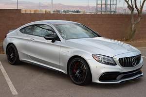 รถยนต์เมอร์เซเดส-เบนซ์ AMG C63 S ซีดาน ปี 2019 สภาพดีเยี่ยม วิ่งเพียงประมาณ 17,800 ไมล์ เครื่องยนต์เทอร์โบ V8 503 แรงม้า ภายในสีเข้ม ไมล์น้อย ล้อแม็ก R19 - Product Image 2