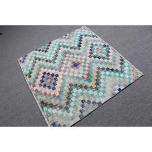 Alfombra turca vintage de 4.1x3.7 pies, alfombra decorativa, alfombra de lana con motivos de plantas y árboles en azul y verde. - Product Image 2