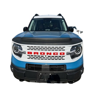SUV Deportivo de Lujo Ultra-Lujo 2024, Tracción en las Cuatro Ruedas, Volante a la Izquierda, >8L Gasolina, Automático, 7 Asientos de Tela, Techo Panorámico - Product Image 1