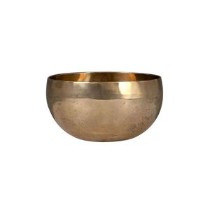 Cuenco de latón grabado con detalles intrincados y acabado brillante diseñado para uso tradicional o Estilo Vintage para el hogar - Product Image 5