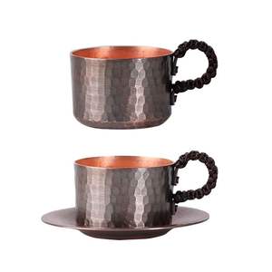 Dessous de verre en métal à texture martelée élégant adapté aux réunions de famille décontractées célébrations de mariage et occasions festives - Product Image 1