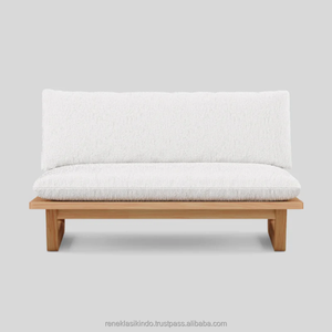 Silla de restaurante 131x90x68cm hecha de madera de teca con un asiento y respaldo de espuma suave y gruesa y un acabado liso y elegante. - Product Image 5