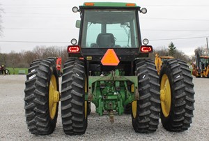 Tractor John Deere 4450 Usado de 1985, 4WD, Motor Diésel de 120 HP y Rodamientos, Pocas Horas de Uso, Bien Mantenido, Envío Rápido - Product Image 4