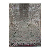 Tissu de soie importé avec des perles faites à la main et un travail de fil élégant Dupatta Parfait pour les Lehengas de mariée et les conceptions de tenues de mariage