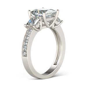 Anillo Jeulia Romántico de Tres Piedras con Corte Princesa de Moissanita en Plata de Ley Pt950 - Product Image 3