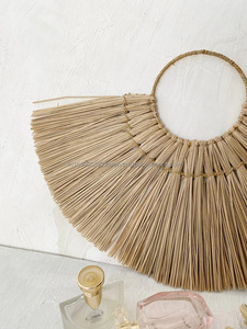 Adornos Decorativos de Pared Rústicos Bohemios Hechos a Mano con Hierba Marina y Bambú de Vietnam - Product Image 5