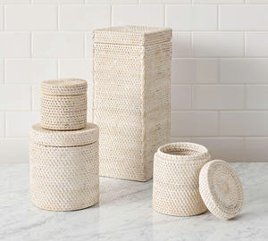 Juego de Baño Minimalista de Ratán, Aspecto Natural y Limpio para un Estilo Interior Contemporáneo, Accesorios de Baño Hechos a Mano - Product Image 3