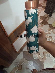 Bouteille en cuivre Tradebyd pour usage quotidien, style classique écologique avec bouchon à vis et large utilisation pour l'extérieur - Product Image 2