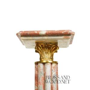 Pedestal de Mármol Rosa de Lujo con Columna Acanalada y Detalles Ornamentales de Latón - Product Image 4