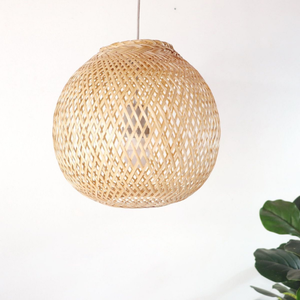 Lampe suspendue en bambou naturel tissée par des artisans vietnamiens qualifiés pour des solutions d'éclairage intérieur durables - Product Image 5