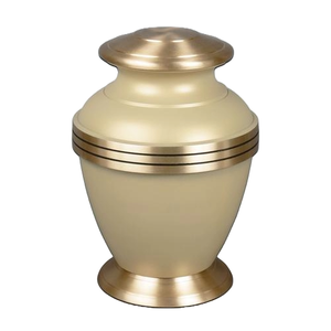 Elegante urna de cremación de latón de estilo americano Soporte de cenizas funerarias de metal sostenible Venta caliente para adultos - Product Image 6
