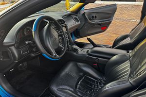 Chevrolet Corvette Hardtop 1999 d'occasion en excellent état, coupé à toit fixe, 49 700 milles, boîte manuelle à 6 vitesses, bleu Nassau métallisé - Product Image 4
