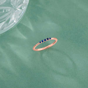 แหวนนิรันดร์สแตนเลสสตีลชุบทองคำสีกุหลาบ ดีไซน์ฝังประดับทันสมัย ฟรีไซส์ - Product Image 1
