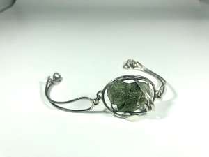 Pulsera de mujer hecha a mano de Plata de Ley 925 con piedra preciosa curativa verde que cambia de color de moldavita natural - Product Image 4