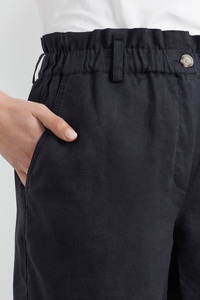 Shorts de Verano para Mujer, Estilo Relajado, Cintura Alta Elástica, Detalle de Volantes, Color Verde Oscuro, Botones Frontales, Bolsillos Laterales, Sexy - Product Image 3
