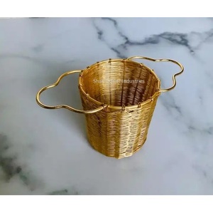 Panier à thé en laiton de qualité supérieure avec poignées double face tissé à la main or fini utilisation ustensiles de cuisine à la maison - Product Image 3