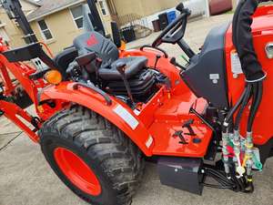 Kioti รถแทรกเตอร์ขับเคลื่อนดีเซล4x4 3-Cyl 25แรงม้า CK2620พร้อมเกียร์3สปีดและรถตักหน้า - Product Image 5