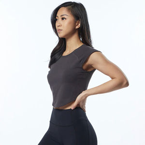 Camiseta corta para mujer con un elegante costillas de punto de color sólido sin mangas que abrazan el cuerpo y son un diseño básico casual de verano - Product Image 3