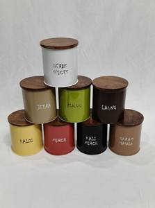 Recipiente metálico multiusos con acabado de recubrimiento en polvo y conservación de frescura para el almacenamiento de especias en la cocina. - Product Image 2