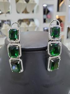 สร้อยคอเพชร MOISSANITE สีมรกตตัดพิเศษ สร้อยคอสวยงาม เครื่องประดับสั่งทําพิเศษ ของขวัญที่ดีที่สุดสําหรับผู้หญิง - Product Image 4