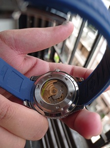 Nuevo Reloj de Diamantes Personalizado para Hombre, Reloj de Pulsera Analógico Redondo de Oro Blanco con Cristales de Diamantes Simulados - Product Image 3