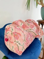 Produsen dan grosir tas Duffle katun motif blok India untuk wanita berlapis tas perjalanan malam bunga hadiah sempurna