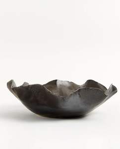 Tazón de chocolate de metal diseñado con laterales reforzados para mayor durabilidad durante el uso continuo en la cocina. - Product Image 5