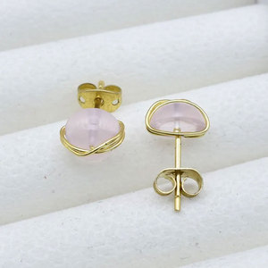 Pendientes Colgantes de Latón Hechos a Mano de 8mm al por Mayor, Cuentas de Cuarzo Rosa Natural, Estilo Vintage con Baño de Oro de 14k - Product Image 4