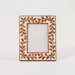 Soporte de exhibición de fotos de marco de resina verde Saga hecho a mano de primera calidad con elegancia atemporal con incrustaciones intrincadas - Product Image 2