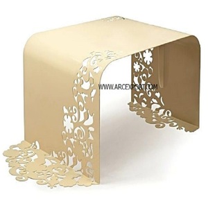 Mesa decorativa de diseño de lujo, mesa de Material de Metal dorado de calidad superior para la decoración de la sala de estar del hogar al precio más bajo - Product Image 1
