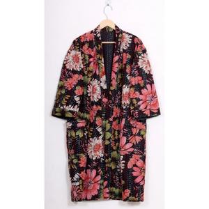 Veste Kantha en coton 100% pur vintage faite à la main pour femmes, mode de festival, kimono court matelassé, vêtements de nuit pour l'été - Product Image 1