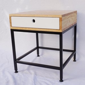 โต๊ะข้างเตียงอัจฉริยะพร้อมโครงเหล็กประกอบสำเร็จ 45x45x50 ซม. เฟอร์นิเจอร์ห้องนอนทันสมัยสำหรับการใช้ในอพาร์ตเมนต์ - Product Image 6