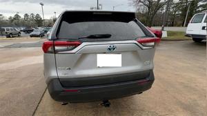 Toyota RAV4 Hybrid XLE AWD SUV 2020 con Asientos de Cuero, Techo Solar, Faros LED, Pantalla Táctil, Cámara Trasera 360, en Venta - Product Image 3