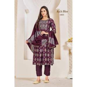 Pantalón Kurti de seda viscosa pura de colección Premium con Dupatta con bordado pesado Fabricante de Surat a precio económico - Product Image 1