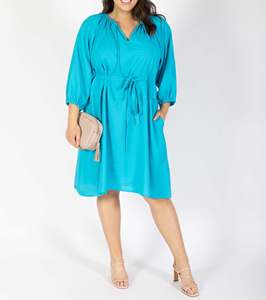 Vestido casual de verano de gasa para mujer de talla grande, cuello en V, corte A, largo hasta la rodilla, manga abullonada 3/4, azul liso con bolsillos y capa transparente - Product Image 5