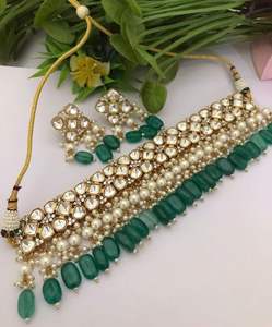 Elegante conjunto de perlas y gargantilla Royal Kundan gargantilla con pendientes para mujeres niñas para compromiso de boda - Product Image 4