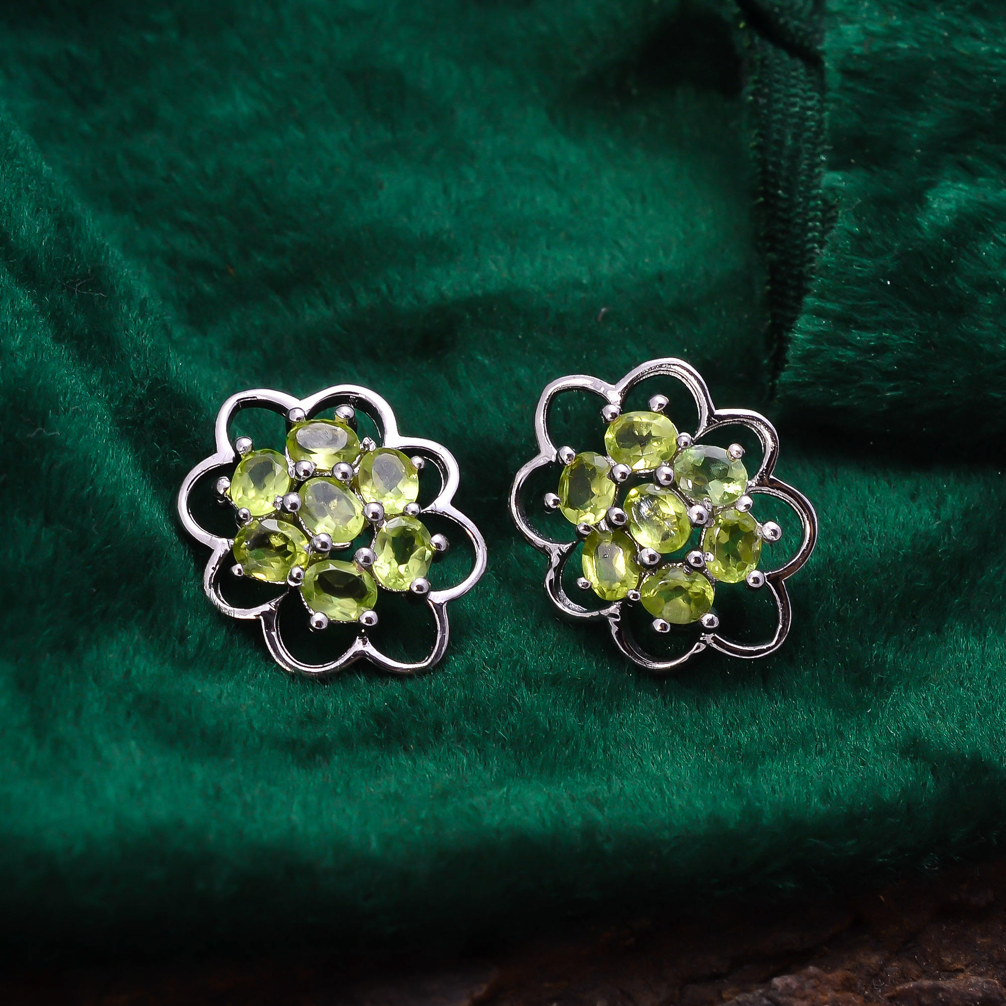 สีเขียว