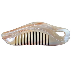 Peigne en corne naturelle de qualité antique fait à la main sculpté en corne de boeuf de buffle Super peigne pour cheveux barbe vente chaude marketing en gros - Product Image 1